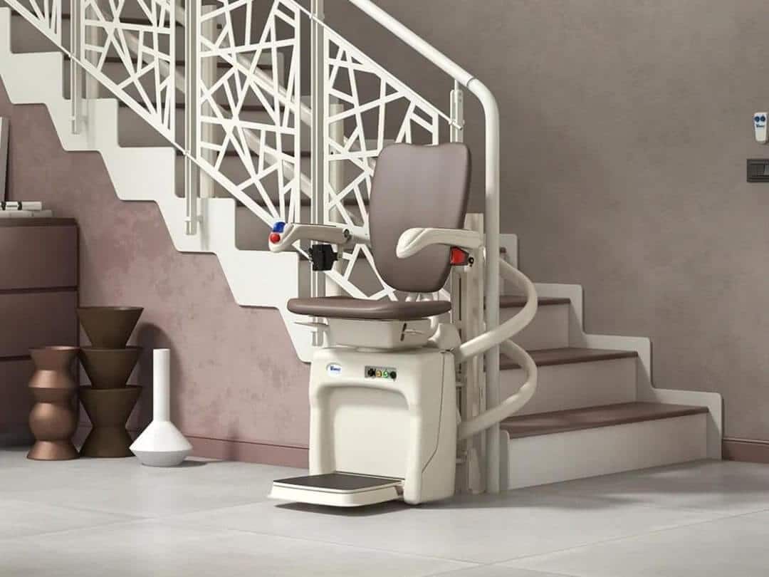 Silla salvaescaleras Handicare instalada en vivienda del Pedregar de Barberà del Vallès