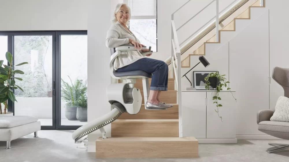 Silla Flow X curva instalada en unifamiliar de Bellamar Castelldefels