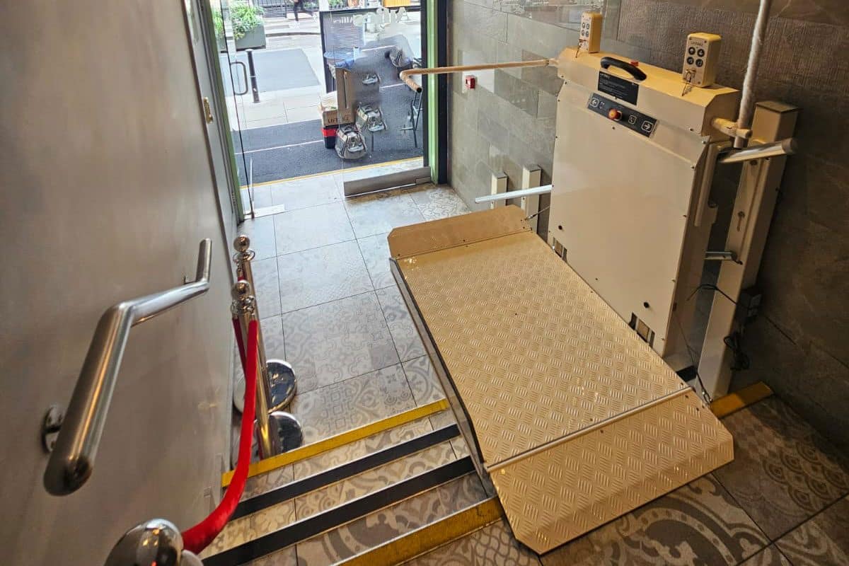 Instalación real de salvaescaleras en comunidad de Sant Cugat centre